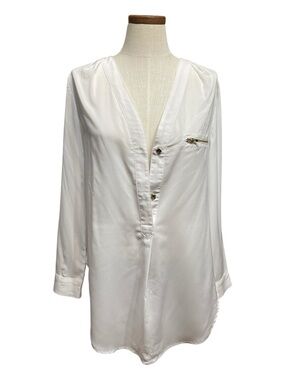 •LF White V-Neck Blouse